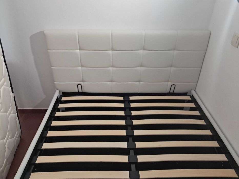 Vende-se cama somnier e colchão em muito bom estado