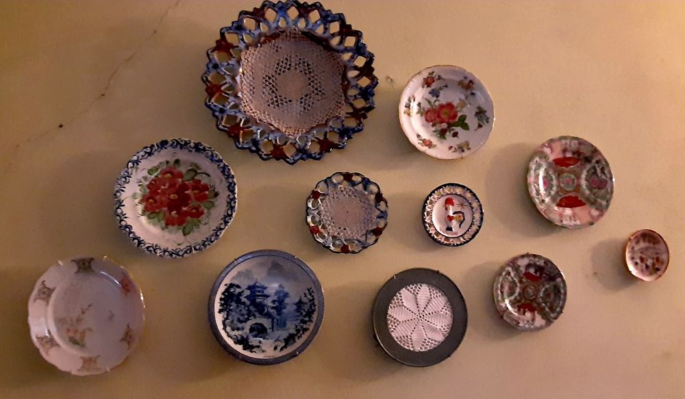 Pratos antigos decorativos