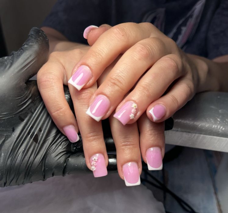 Манікюр на дому.