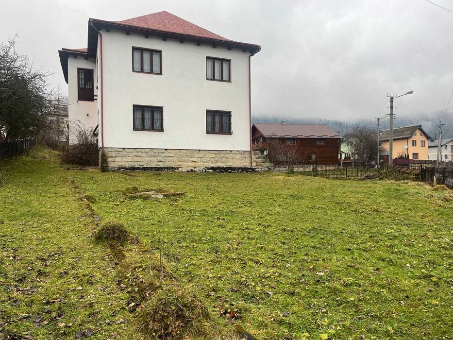 Котедж в центрі Яремче 240 м2