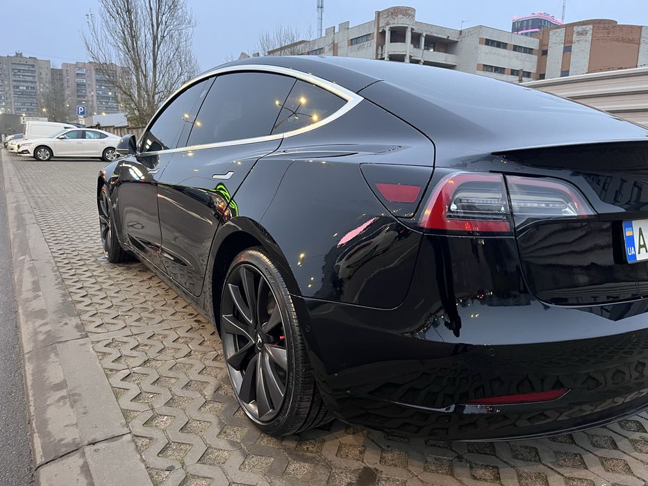 Tesla Model 3 Performance