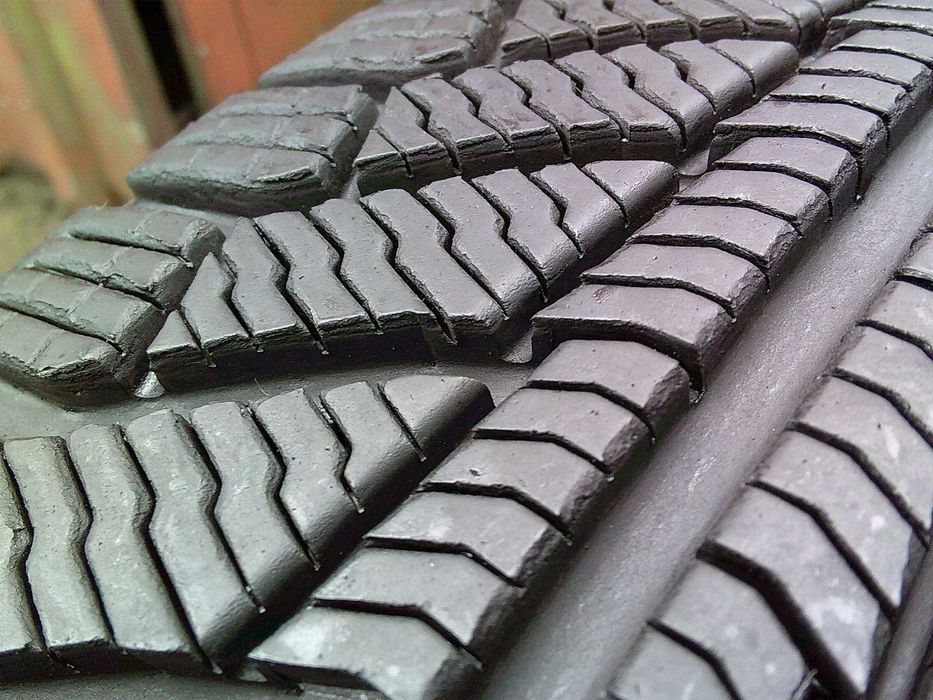 Opony 225/55/17 Point 2szt