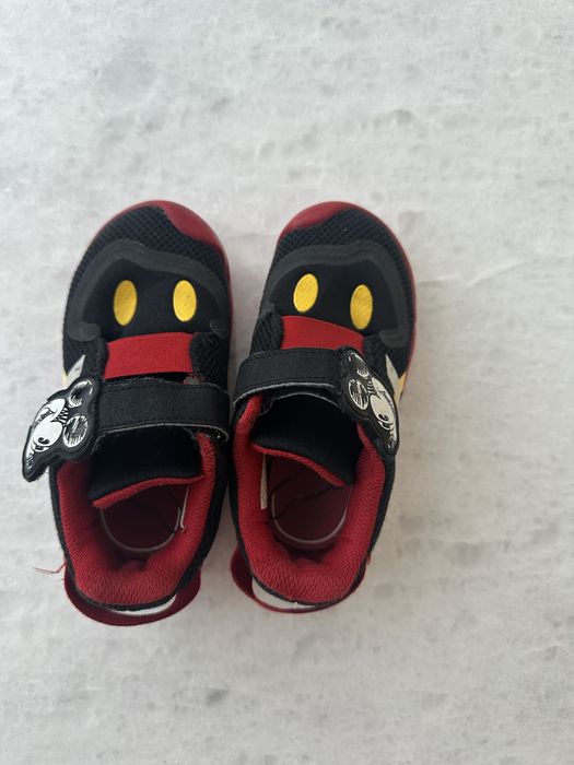 Дитячі кросівки Adidas в ідеалі 24 см