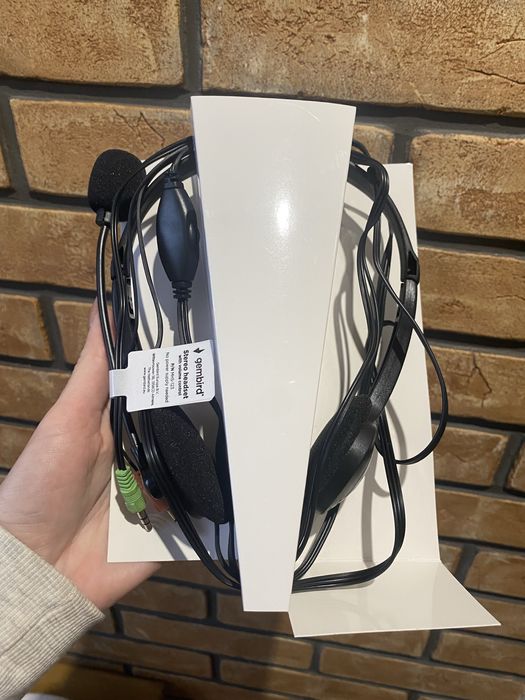 Наушники з мікрофоном