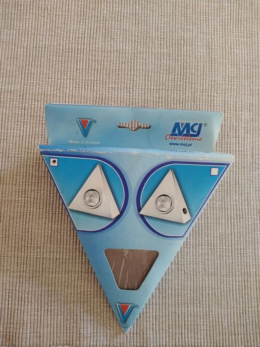 Lampa halogenowa pod szafkę