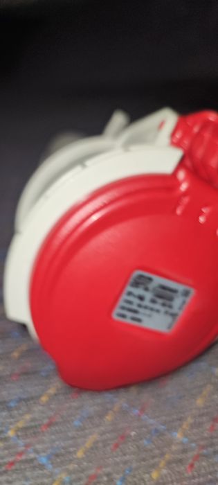 Ficha fêmea industrial 32A