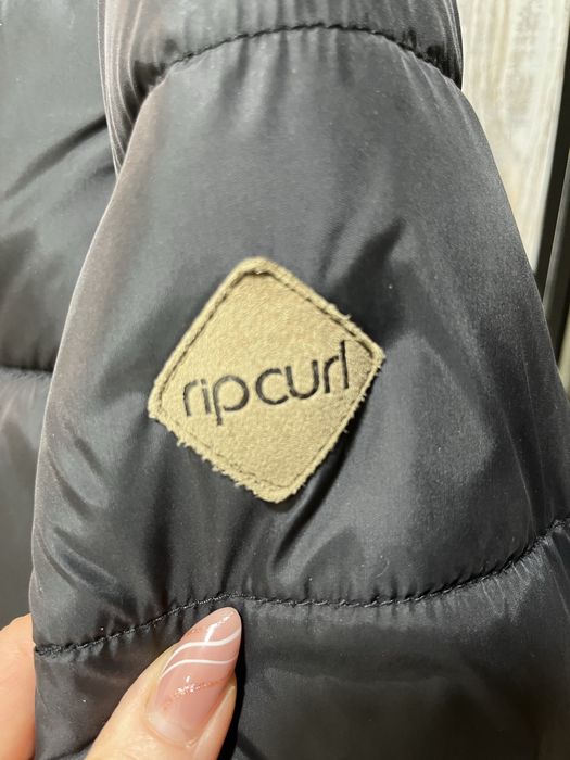 Продам зимову жіночу подовжену куртку.