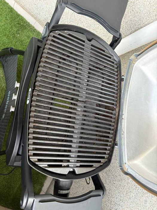 Barbecue eléctrico portátil Weber Q 1400 com suporte