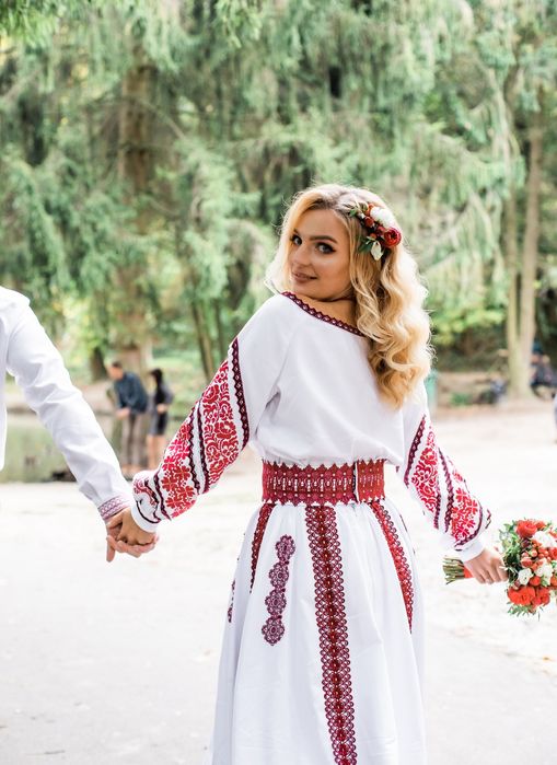 Вишита весільна/вечірня сукня