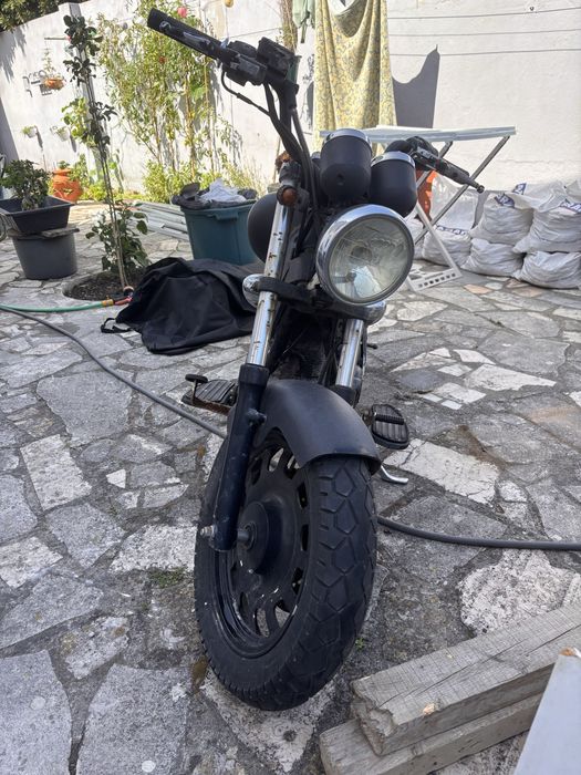 Mota Keeway superlight avariada