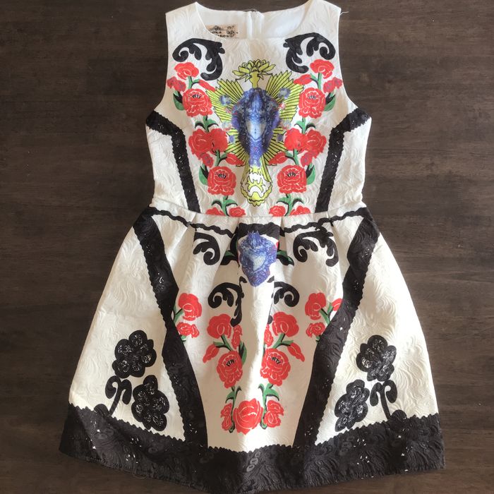 Vários vestidos de mulher - tamanho S/M