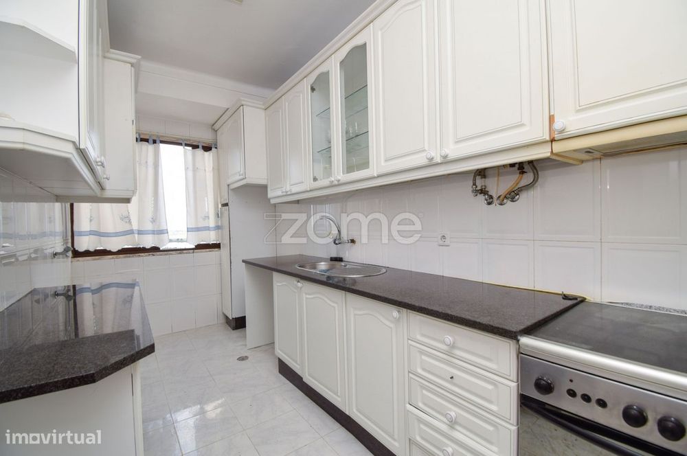 Apartamento T3 com Vista de Rio e Luz Natural | 9º Andar com Elevad...