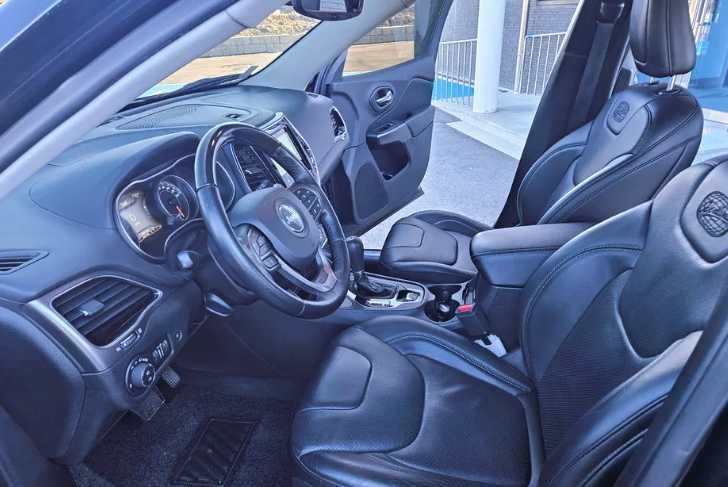 Надійний Дизельний Jeep Cherokee 4x4 Overland