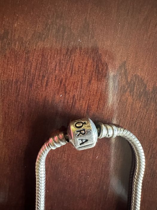 vendo Colar pandora de prata com 5 bolas com laca ou brilhantes