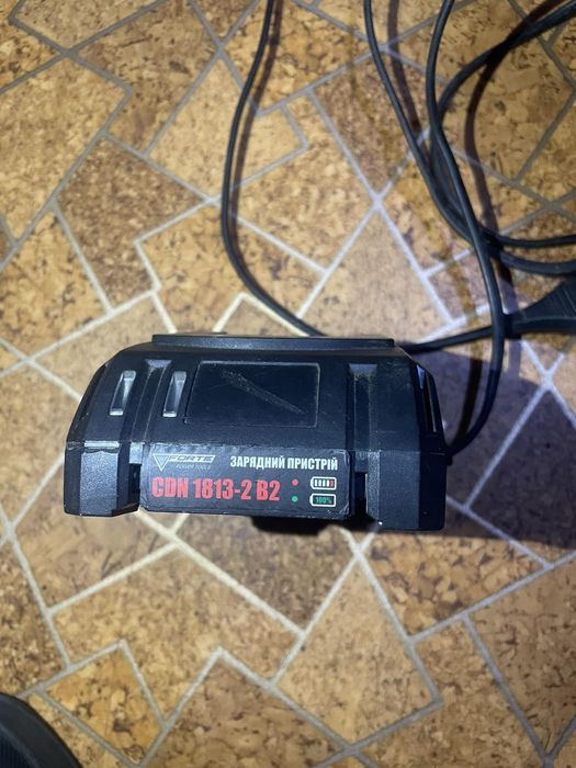 Зарядний пристрій Forte