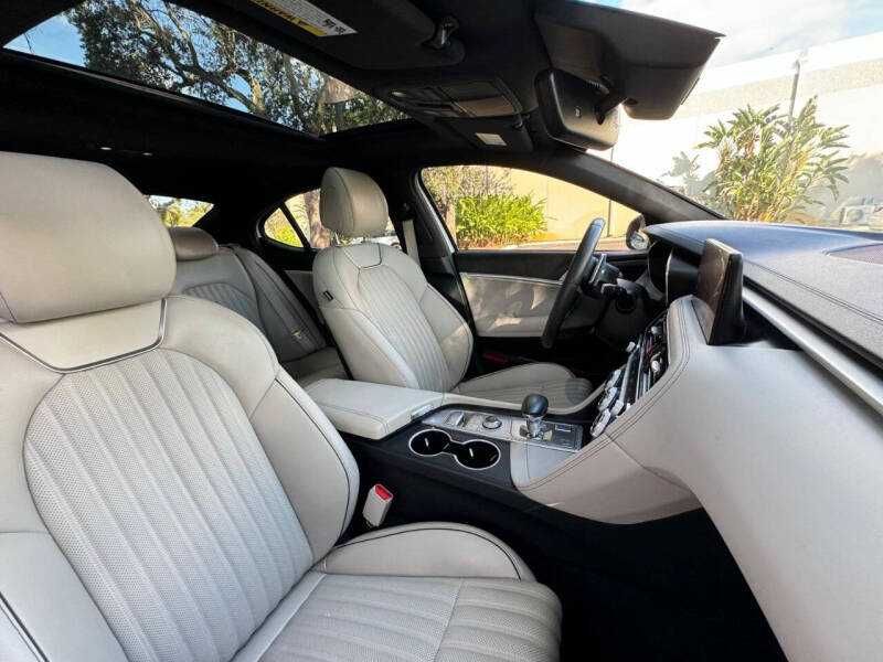2023 Genesis G70