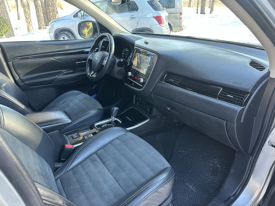 Mitsubishi Outlander 2020 року