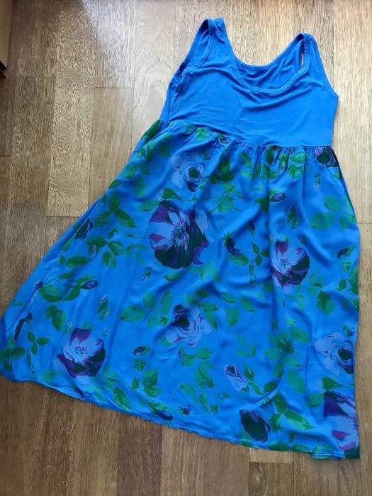 Włoska letnia niebieska sukienka w kwiaty M S