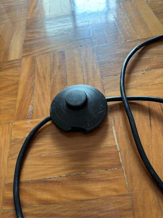 Candeeiro de pé IKEA Hektar cinzento