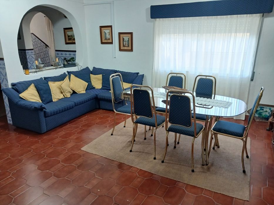 Mesa com cadeiras incluidas