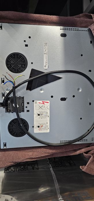 Płyta indukcyjna electrolux , pęknięta szyha elektronika sprawn