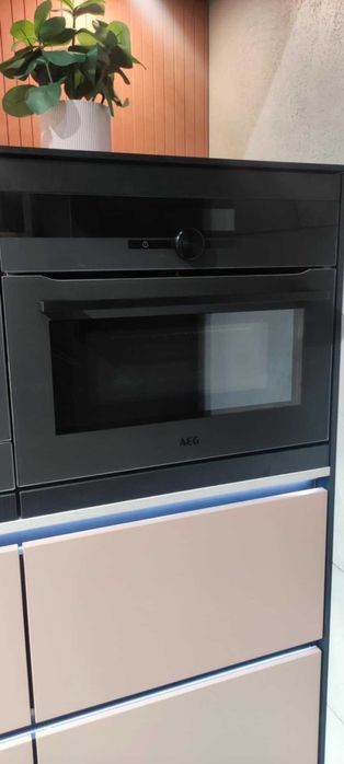 Piekarnik kompaktowy z funkcją mikrofali CombiQuick AEG KMK965090T