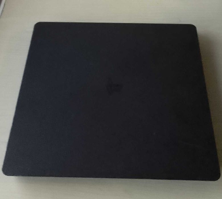 PS4 Slim (Modelo Dez/2019) – Muito estimada + Comando Original (Ler Descrição)