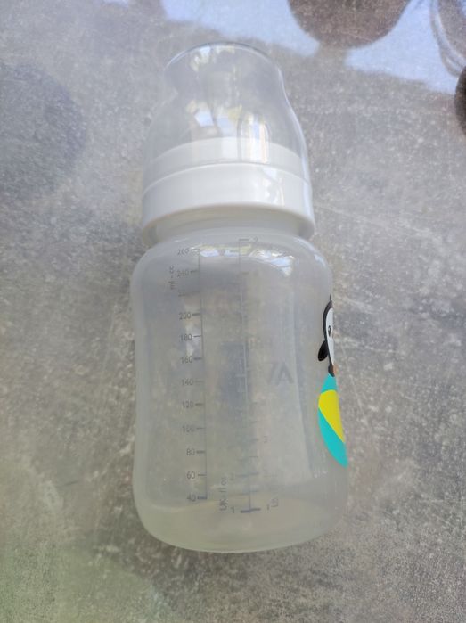 Продам пляшечки для годування Avent