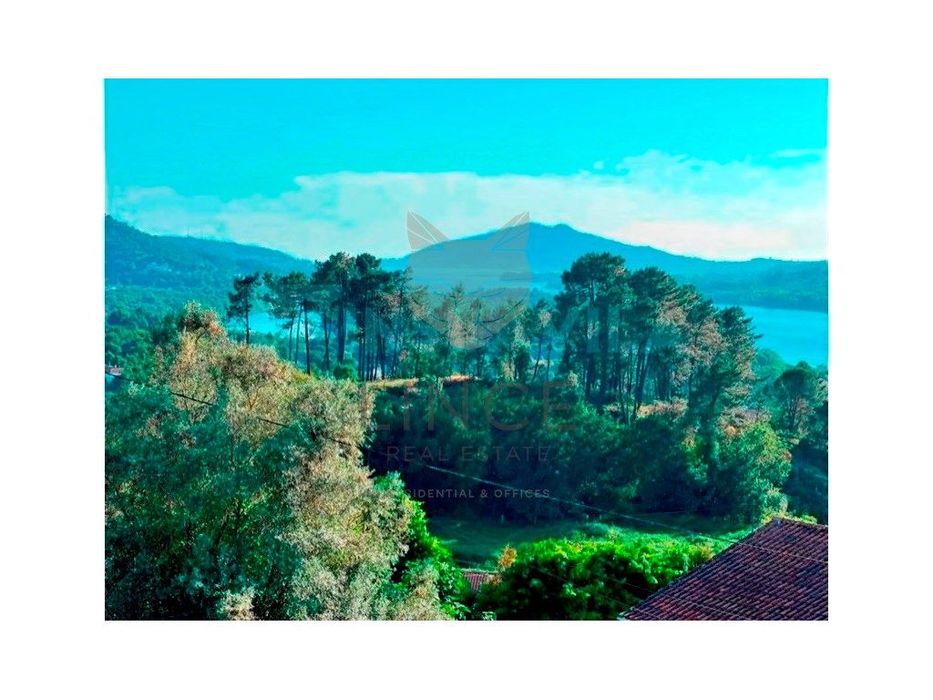 Terreno com Vista Panorâmica para o Rio Minho - 3400m²