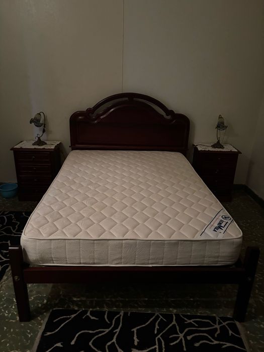 Vende-se Cama de Casal Completa + Mesas de Cabeceira