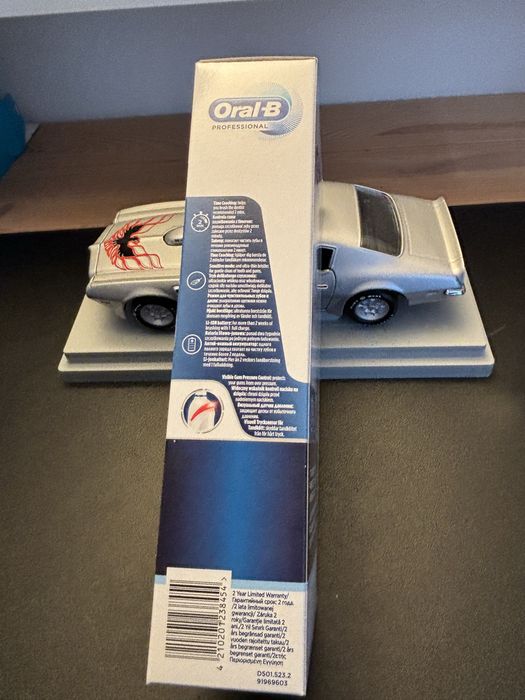 Szczoteczka elektryczna Oral-B Pro 2 2000 Professional Gumcare 2 Biała