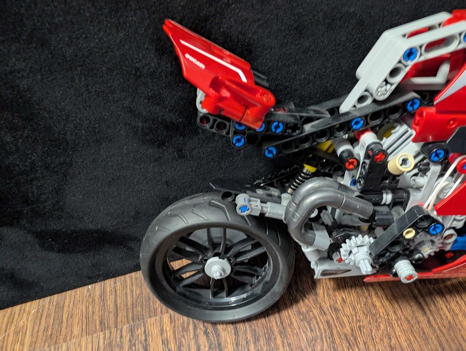 LEGO technic Ducati 42107