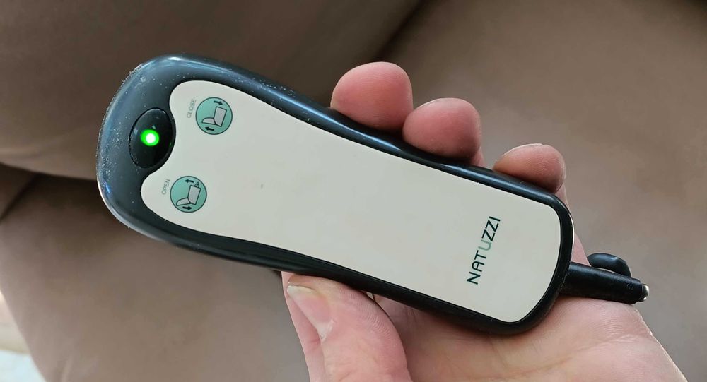 Fotel Natuzzi z funkcją relax (z podnóżkiem, elektrycznie rozkładany)