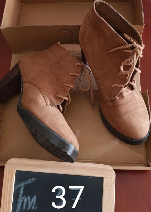 Botas tm. 37, 38 e 30
