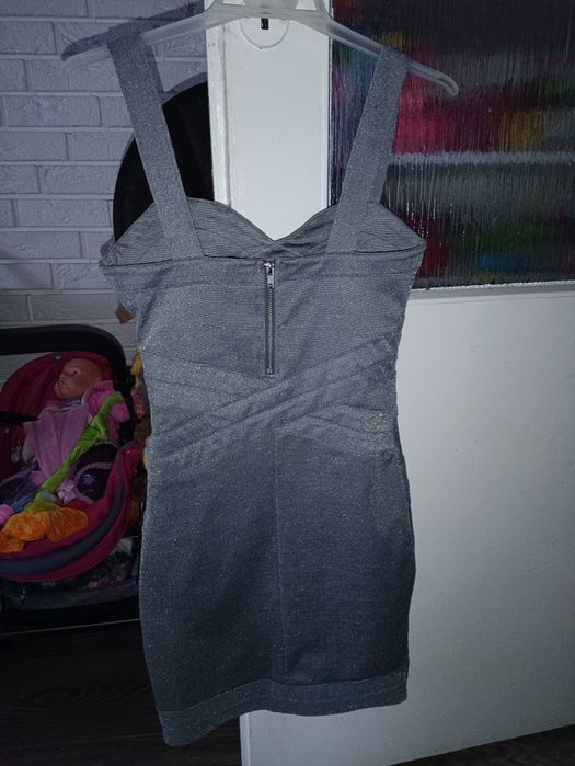 Sukienka xs z połyskującą nitką