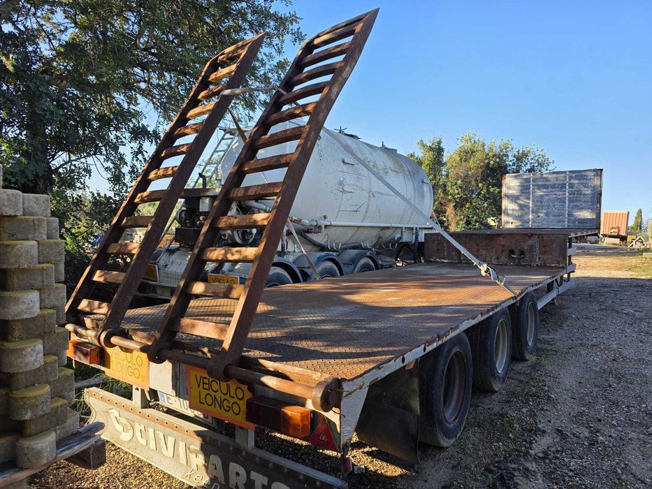semi-reboque rebaixado, tipo porta maquinas com patas