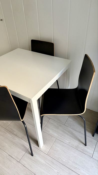 Mesa extensível + 4 cadeiras