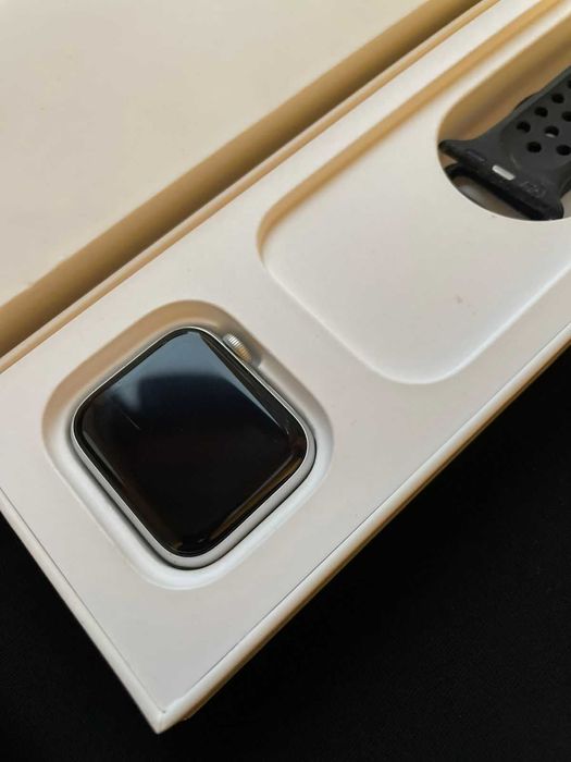 Apple Watch SE, 40 мм