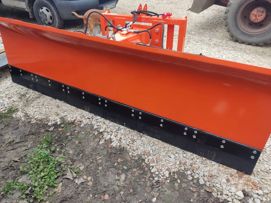 Mocny pług prosty do śniegu z hydrauliką Metal-technik do tuza tura