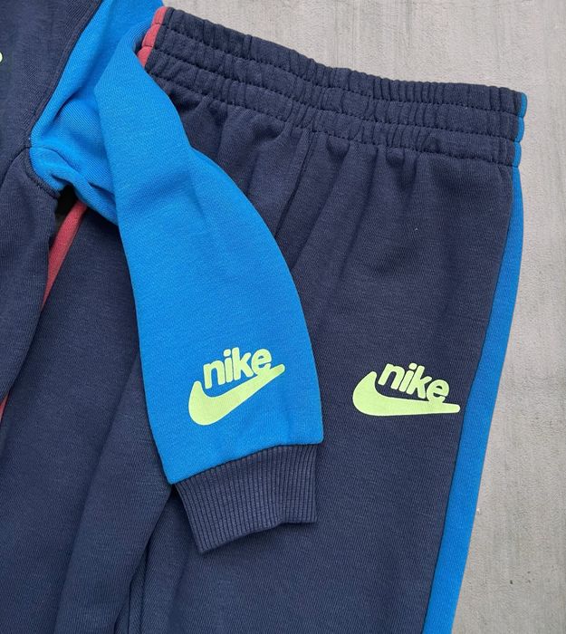 Оригінальний костюм Nike на 2 роки