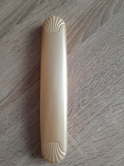 Sprzedam  etui na szczoteczkę do zębów