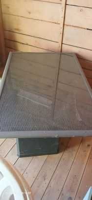 Stół ogrodowy metalowo szklany.