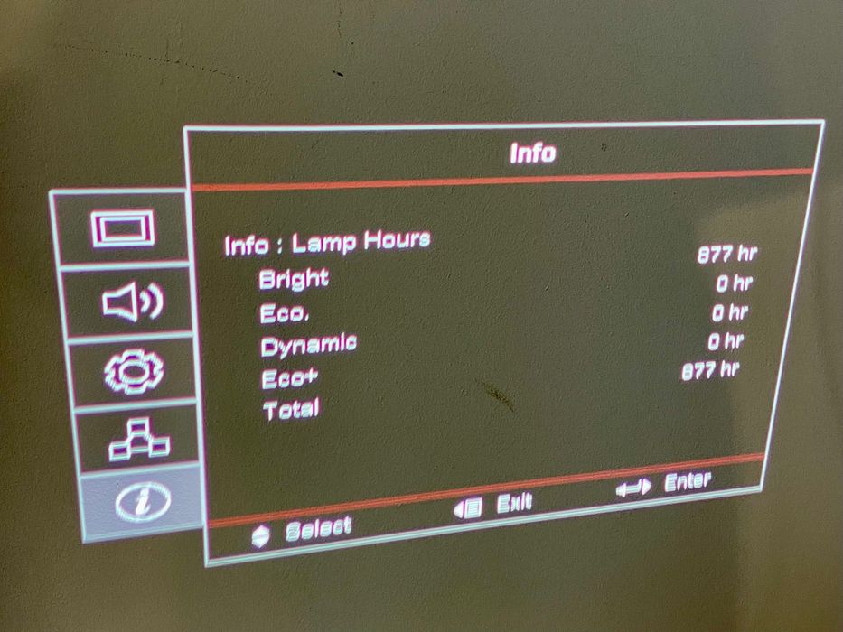 Projektor OPTOMA HD31UST – ultra-krótki rzut, rok 2023, mały przebieg