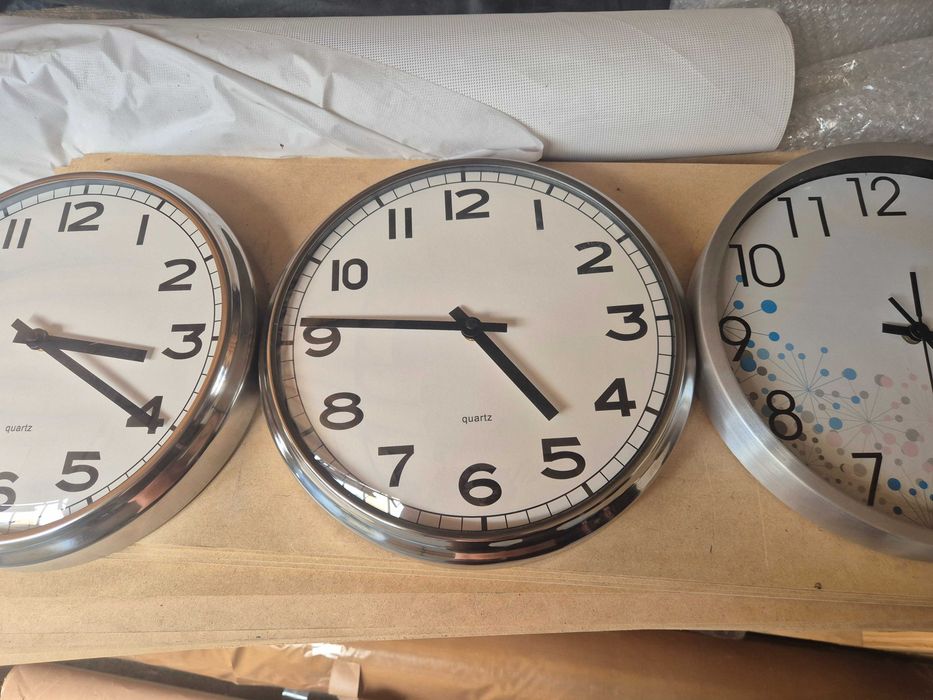 Zegar srebrny metalowy tarcza 32 cm, Ikea PUGG ścienny
