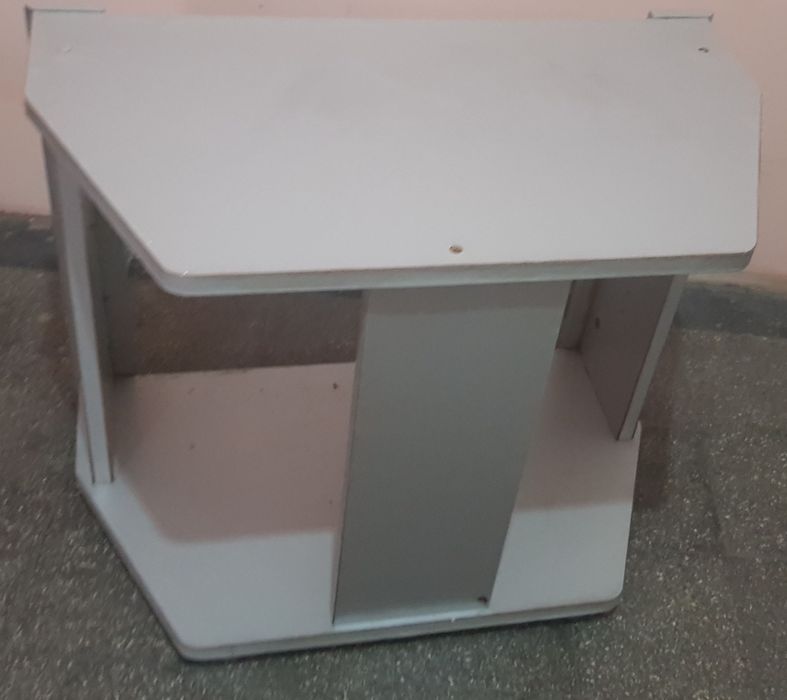 Stolik pod telewizor akwarium