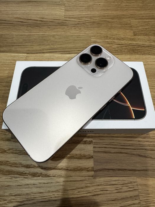Iphone 16 pro złoty/ DESERT 128gb kondycja baterii 93%