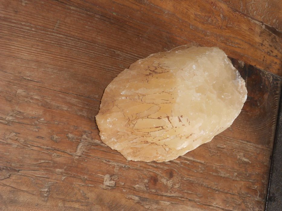 Rochas cristais minerais calcite naturais diversas cores e tamanhos