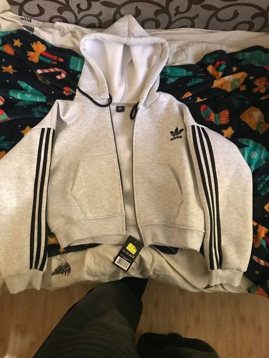 Продам кофту новую Adidas