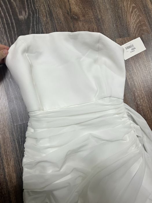 Вечірня сукня.