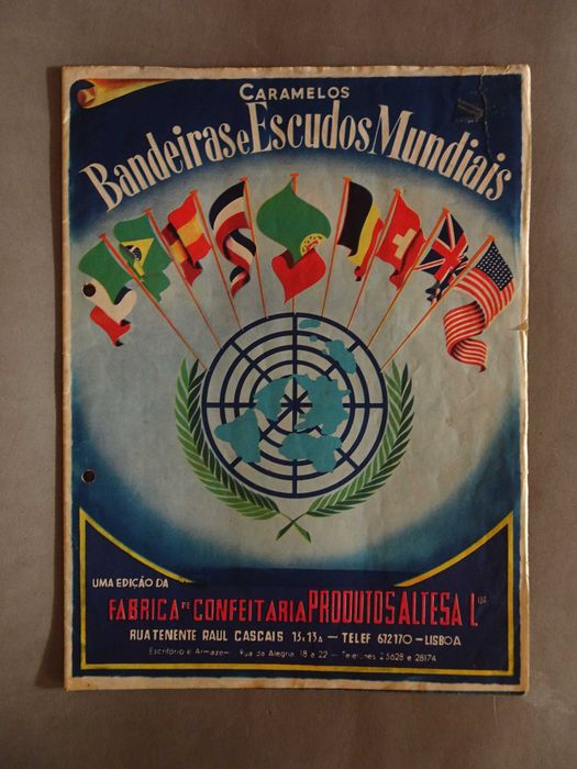 Caderneta de cromos de caramelos Bandeiras e Escudos Mundiais (tem 58)